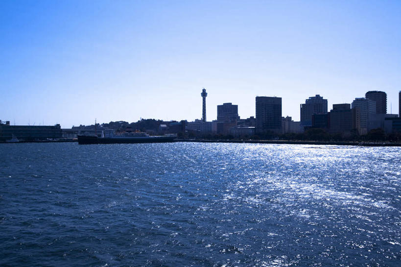 无人,高楼大厦,横图,全景,室外,白天,仰视,度假,办公楼,海浪,海洋,美景,天际线,城市风光,标志建筑,城市,大厦,地标,建筑,摩天大楼,写字楼,神奈川,日本,亚洲,阴影,光线,影子,景观,浪花,横滨,横滨市,神奈川县,娱乐,建设,蓝色,蓝天,天空,阳光,海水,楼宇,天,享受,休闲,商务楼,景色,放松,晴朗,海景,东亚,本州,万里无云,首府,关东地方,本州岛,日本国,大海,风浪,海,海水的波动,近岸浪,涌浪,晴空,晴空万里,彩图,低角度拍摄,大楼,高层建筑,高楼,摩天楼