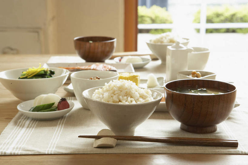 米饭,三文鱼,无人,横图,俯视,室外,特写,白天,烹饪,餐桌,桌子,鲑鱼,菠菜,黄瓜,餐具,切片,碟子,盘,陶瓷,日本料理,料理,食品,蛋卷,筷架,陶瓷制品,饭,筷枕,菜肴,美食,食物,盘子,容器,碟,碗,日式料理,日式,摄影,佳肴,影棚,餐台,储藏,筷子架,大马哈鱼,五谷,储存,味噌汤,撒蒙鱼,萨门鱼,冰海之皇,鲑,马哈鱼,麻哈鱼,大麻哈鱼,进餐用具,烹调用具,鹦鹉菜,鼠根菜,青瓜,角菜,胡瓜,红嘴绿鹦哥,赤根菜,菠薐菜,波斯草,彩图,高角度拍摄,影棚拍摄,拍摄,贮存