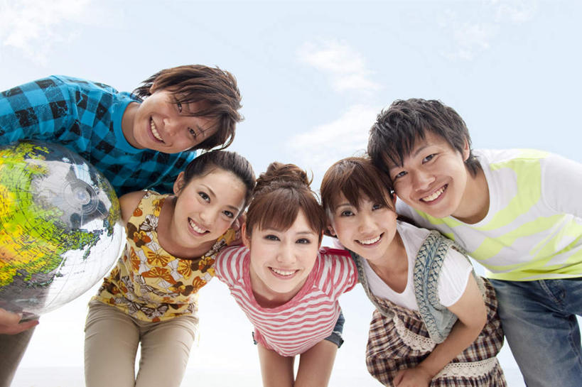 东方人,家庭,夫妻,站,抱,横图,彩色,室外,白天,仰视,爱情,旅游,度假,亚洲,弯腰,条纹,服装,格子,云,云朵,许多人,浪漫,云彩,注视,休闲装,黄种人,娱乐,球,两个,衣服,蓝色,黑色,白云,蓝天,天空,天,观察,看,站着,一群人,享受,休闲,球体,温暖,温馨,一家人,休闲服,恩爱,放松,恋人,服饰,晴朗,抱着,观看,和睦,察看,搂着,关注,弯身,男人,男性,年轻男性,年轻女性,女人,女性,亚洲人,年轻人,长发,夫妇,情侣,晴空,搂,搂抱,站立,半身,彩图,低角度拍摄,伴侣,融洽