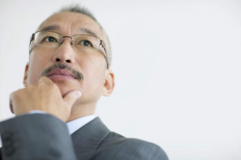 东方人,中年人,一个人,商务人士,商务男性,站,横图,室内,特写,白天,白色背景,仰视,衬衫,亚洲,仅一个男性,仅一个人,仅一个中年男性,撑,套装,眼镜,墙,领带,托腮,注视,黄种人,墙壁,墙面,白色,观察,看,托,站着,摄影,影棚,观看,察看,关注,托下巴,商务装,近视眼镜,工薪阶层,中年男性,亚洲人,白领,上班族,站立,半身,彩图,低角度拍摄,影棚拍摄,衬衣,拍摄,短发