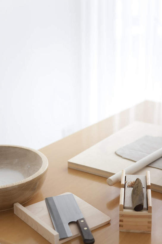 海鲜,奶酪,无人,竖图,俯视,室内,特写,白天,烹饪,朦胧,模糊,木制,鱼,粉末,木盒,日本料理,干酪,起司,料理,食品,芝士,营养,水产,菜肴,美食,鱼类,海洋生物,食物,木制品,容器,日式料理,日式,粉,乳酪,佳肴,储藏,乳制品,储存,水生动物,海产品,水生物,发酵,海底动物,粉状,粉剂,擦菜板,彩图,高角度拍摄,贮存