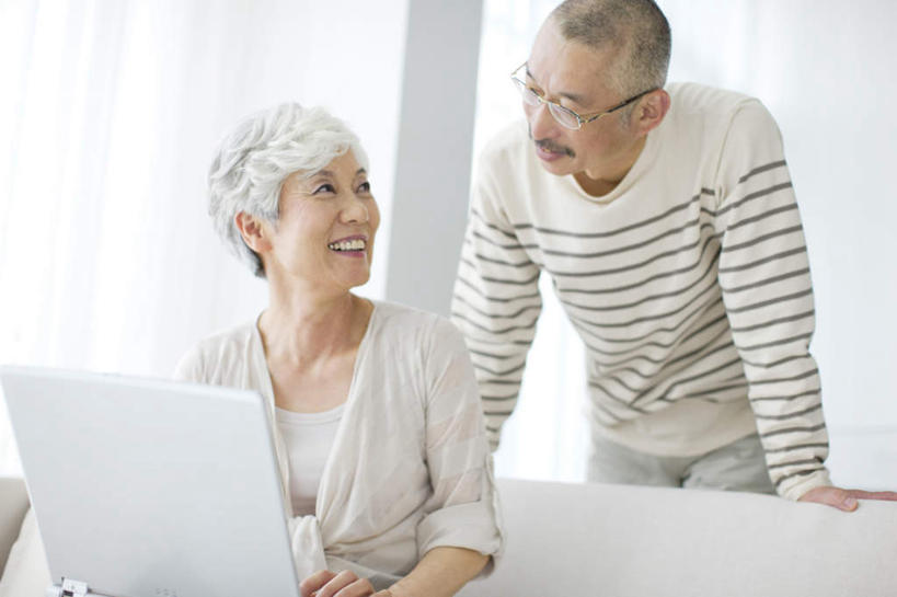 东方人,老年人,两个人,家庭,夫妻,站,坐,横图,室内,白天,正面,爱情,电脑,笔记本电脑,窗户,亚洲,阴影,条纹,服装,反射,网络,眼镜,影子,墙,浪漫,注视,休闲装,黄种人,通讯设备,玻璃窗,墙壁,墙面,衣服,观察,看,站着,休闲,温暖,温馨,一家人,休闲服,恩爱,恋人,服饰,观看,和睦,察看,无线,关注,通信设备,无线网络,近视眼镜,无线上网,便携式电脑,手提电脑,老年男性,老年女性,男人,男性,女人,女性,亚洲人,夫妇,情侣,站立,坐着,半身,彩图,伴侣,融洽