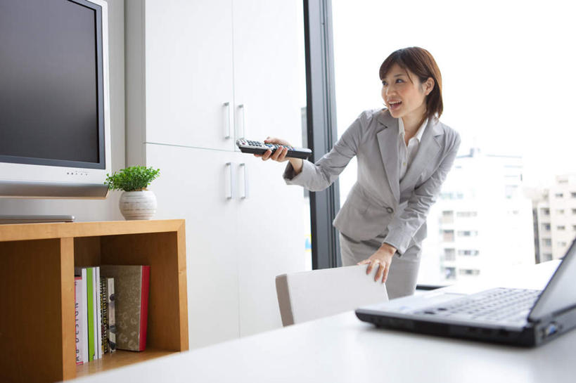 东方人,一个人,商务人士,商务女性,高楼大厦,站,横图,室内,白天,正面,办公楼,窗户,落地窗,桌子,大厦,建筑,摩天大楼,写字楼,电视,亚洲,仅一个年轻女性,仅一个女性,仅一个人,弯腰,套装,环保,办公桌,拿,拿着,注视,黄种人,玻璃窗,绿色,遥控器,液晶电视,楼宇,观察,看,站着,商务楼,清晰,轻薄,观看,回收,资源,察看,关注,彩电,商务装,利用,工薪阶层,便携,低碳,循环,弯身,彩色电视机,年轻女性,女人,女性,亚洲人,白领,上班族,电视机,站立,半身,彩图,大楼,高层建筑,高楼,摩天楼,高清