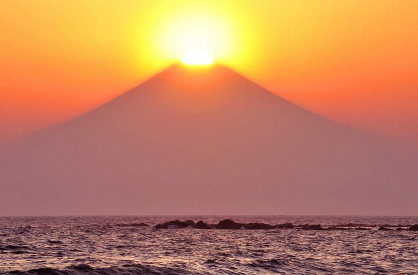 无人,横图,室外,白天,正面,旅游,度假,海浪,海洋,火山,石头,美景,日落,太阳,富士山,静冈县,日本,亚洲,阴影,波纹,光线,石子,影子,景观,浪花,山顶,晚霞,霞光,涟漪,娱乐,水纹,天空,阳光,自然,海水,黄昏,波浪,天,享受,休闲,景色,彩霞,放松,晴朗,自然风光,海景,东亚,沉积岩,本州,万里无云,本州岛,日本国,中部地方,静冈,山梨,山梨县,水晕,颠峰,极峰,水成岩,大海,风浪,海,海水的波动,活火山,近岸浪,石块,死火山,休眠火山,岩石,涌浪,晴空,晴空万里,夕阳,彩图