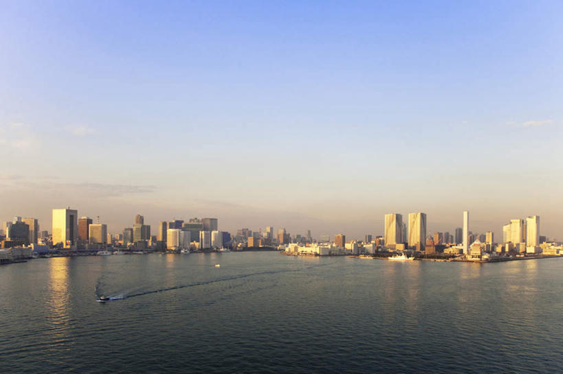 无人,高楼大厦,横图,俯视,航拍,室外,白天,度假,河流,美景,水,天际线,植物,城市风光,城市,大厦,道路,建筑,路,轮船,摩天大楼,公路,船,东京,日本,亚洲,一艘,阴影,光线,影子,河水,景观,水流,云,云朵,交通,云彩,娱乐,树,树木,蓝色,绿色,白云,蓝天,天空,阳光,自然,交通工具,天,驾驶,行驶,享受,休闲,景色,放松,生长,成长,操纵,控制,鸟瞰,载具,东亚,操控,本州,关东地方,本州岛,日本国,东京都,把持,马路,彩图,高角度拍摄,大楼,高层建筑,高楼,摩天楼