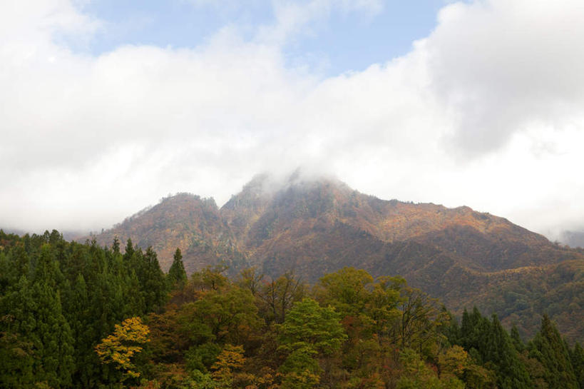 无人,横图,室外,白天,正面,旅游,度假,草地,草坪,美景,山,山脉,植物,日本,亚洲,一堆,阴影,堆叠,堆积,光线,影子,景观,山峰,云,云朵,山峦,云彩,娱乐,草,树,树木,蓝色,绿色,白云,蓝天,天空,阳光,自然,群山,天,享受,休闲,景色,放松,生长,成长,堆,自然风光,东亚,本州,本州岛,日本国,中部地方,新潟,新潟县,彩图