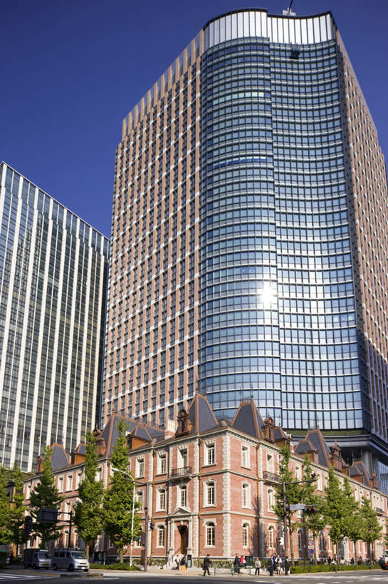 无人,高楼大厦,竖图,室外,白天,仰视,度假,草地,草坪,美景,植物,城市风光,城市,大厦,建筑,摩天大楼,东京,日本,亚洲,阴影,光线,影子,景观,娱乐,草,树,树木,蓝色,绿色,蓝天,天空,阳光,自然,天,享受,休闲,景色,放松,生长,晴朗,成长,东亚,本州,万里无云,关东地方,本州岛,日本国,东京都,晴空,晴空万里,彩图,低角度拍摄,大楼,高层建筑,高楼,摩天楼