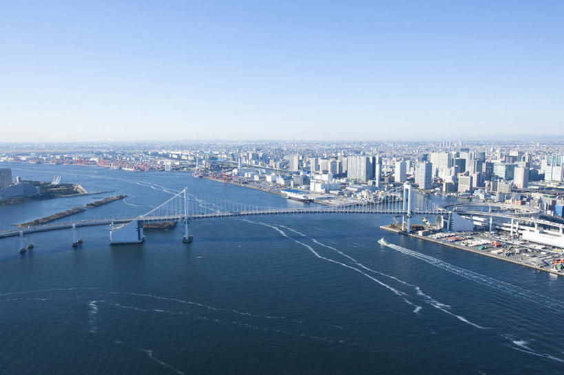 无人,高楼大厦,横图,俯视,航拍,室外,白天,度假,湖,湖泊,美景,水,城市风光,城市,大桥,大厦,道路,建筑,立交桥,路,轮船,摩天大楼,桥梁,公路,船,东京,日本,亚洲,许多,阴影,光线,影子,湖面,景观,水流,水面,云,云朵,高架,斜拉桥,桥,彩虹大桥,交通,云彩,娱乐,蓝色,白云,蓝天,天空,阳光,交通工具,湖水,天,驾驶,行驶,享受,休闲,景色,放松,晴朗,操纵,控制,鸟瞰,载具,东亚,操控,本州,万里无云,关东地方,本州岛,日本国,东京都,日本彩虹大桥,把持,晴空,晴空万里,马路,彩图,高角度拍摄,大楼,高层建筑,高楼,摩天楼