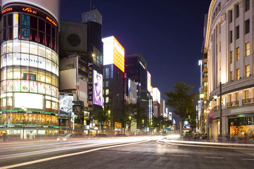 无人,高楼大厦,商店,横图,室外,夜晚,正面,购物,度假,消费,草地,草坪,美景,植物,城市风光,超市,城市,大厦,道路,建筑,路,路灯,摩天大楼,公路,照明,东京,日本,亚洲,一排,许多,阴影,整齐,反射,影子,景观,灯光,交通,娱乐,灯,草,树,树木,排列,绿色,蓝天,天空,自然,天,享受,休闲,景色,放松,金融,百货,生长,成长,照亮,照明设备,队列,选购,贸易,百货公司,东亚,本州,关东地方,本州岛,日本国,东京都,血拼,马路,彩图,大楼,高层建筑,高楼,购物商场,购物中心,摩天楼,商业中心