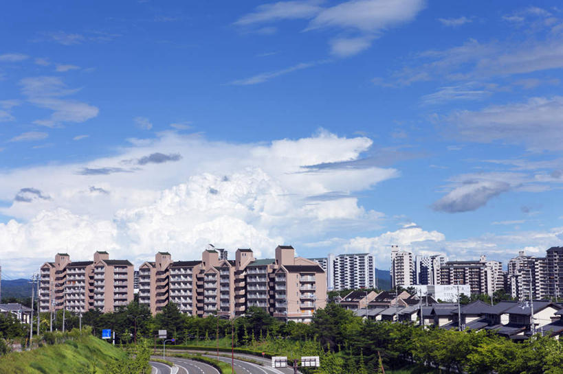 无人,高楼大厦,横图,室外,白天,正面,度假,草地,草坪,美景,植物,城市风光,城市,大桥,大厦,道路,建筑,立交桥,路,摩天大楼,桥梁,公路,日本,亚洲,阴影,光线,影子,景观,云,云朵,高架,斜拉桥,桥,交通,云彩,娱乐,草,树,树木,蓝色,绿色,白云,蓝天,天空,阳光,自然,天,享受,休闲,景色,放松,生长,成长,东亚,本州,本州岛,日本国,近畿地方,近畿,兵库,兵库县,马路,彩图,大楼,高层建筑,高楼,摩天楼