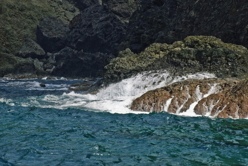 无人,横图,室外,白天,正面,旅游,度假,草地,草坪,海浪,海洋,礁石,石头,美景,山,山脉,水,植物,东京,日本,亚洲,阴影,波纹,飞溅,溅,光线,石子,液体,影子,景观,浪花,山峰,水滴,山峦,娱乐,水珠,草,树,树木,绿色,水纹,阳光,自然,海水,波浪,群山,享受,休闲,景色,放松,生长,成长,喷洒,自然风光,海景,东亚,本州,关东地方,本州岛,日本国,东京都,大海,风浪,海,海水的波动,礁,近岸浪,石块,岩石,涌浪,彩图