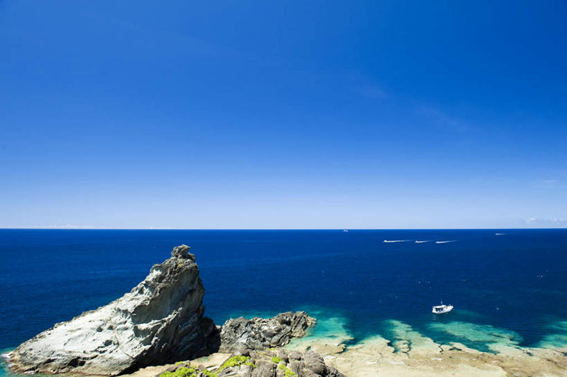 无人,横图,俯视,室外,白天,旅游,度假,草地,草坪,海浪,海洋,礁石,石头,美景,水,植物,日本,亚洲,阴影,波纹,飞溅,溅,光线,石子,液体,影子,景观,浪花,水滴,水平线,辽阔,海平线,娱乐,冲绳,水珠,草,蓝色,绿色,蓝天,水纹,天空,阳光,自然,海水,波浪,天,享受,休闲,广阔,景色,放松,晴朗,一望无际,冲绳县,喷洒,自然风光,海景,东亚,万里无云,琉球群岛,日本国,九州地方,无边无际,一马平川,大海,风浪,海,海水的波动,礁,近岸浪,石块,岩石,涌浪,晴空,晴空万里,彩图,高角度拍摄,水天相接,水天一线