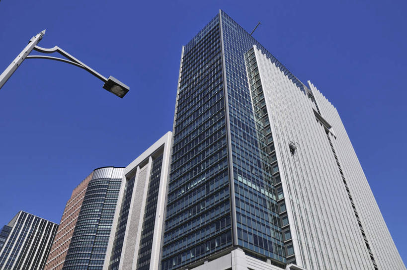 无人,高楼大厦,横图,室外,白天,仰视,度假,美景,窗户,城市风光,城市,大厦,建筑,路灯,摩天大楼,照明,东京,日本,亚洲,一排,许多,阴影,整齐,光线,影子,景观,灯光,娱乐,玻璃窗,灯,排列,蓝色,蓝天,天空,阳光,天,享受,休闲,景色,放松,晴朗,照亮,照明设备,队列,东亚,本州,万里无云,关东地方,本州岛,日本国,东京都,晴空,晴空万里,彩图,低角度拍摄,大楼,高层建筑,高楼,摩天楼