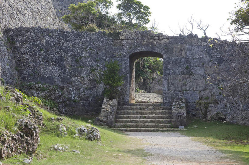 无人,横图,俯视,室外,白天,旅游,度假,美景,树林,植物,楼梯,门,日本,亚洲,许多,城堡,阶梯,景观,娱乐,冲绳,台阶,树,树木,蓝色,绿色,蓝天,天空,自然,门框,天,享受,休闲,景色,放松,生长,晴朗,成长,冲绳县,自然风光,东亚,万里无云,琉球群岛,日本国,九州地方,晴空,晴空万里,彩图,高角度拍摄