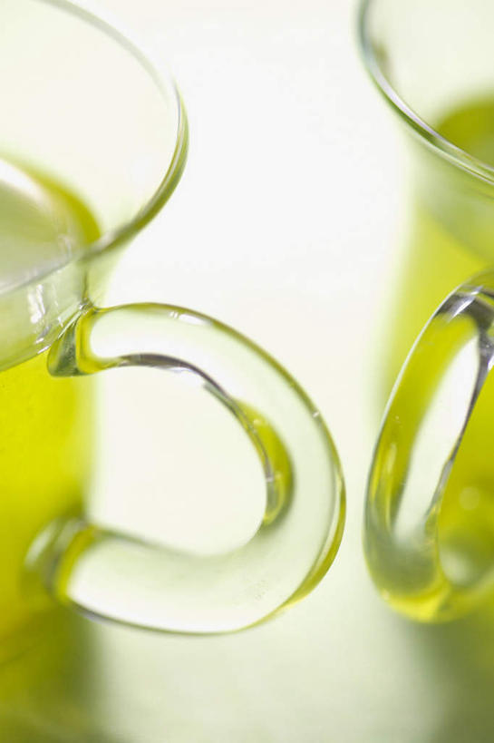 无人,竖图,俯视,室内,特写,白天,幸福,餐桌,茶,桌子,杯子,玻璃,阴影,朦胧,模糊,反射,影子,绿茶,茶叶,娱乐,玻璃制品,两个,水杯,享受,休闲,温馨,放松,乐趣,餐台,提神,舒适,醒脑,茶杯,彩图,高角度拍摄