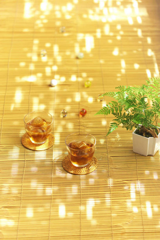 无人,竖图,俯视,室内,特写,白天,植物,柑橘,杯子,水果,玻璃,切开,阴影,朦胧,模糊,新鲜,光线,盆栽,席子,影子,珠子,生食,食品,果实,盆景,玻璃制品,食物,绿色,阳光,自然,水杯,垫子,切,有机食品,绿色食品,生长,成长,剖面,切面,茶杯,橘子,桔子,橙子,橙,彩图,高角度拍摄