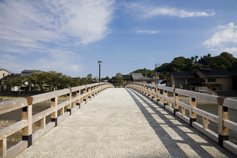 无人,家,横图,室外,白天,正面,旅游,度假,河流,美景,山,山脉,树林,水,植物,路灯,照明,日本,亚洲,许多,阴影,光线,木板,影子,房屋,屋子,河水,景观,山峰,水流,云,云朵,桥,灯光,木桥,山峦,云彩,娱乐,楼房,住宅,栈桥,灯,树,树木,蓝色,绿色,白云,蓝天,天空,阳光,自然,群山,天,享受,休闲,景色,放松,生长,晴朗,成长,人行桥,木板桥,照亮,照明设备,自然风光,东亚,本州,本州岛,日本国,石川,石川县,中部地方,晴空,彩图,房子