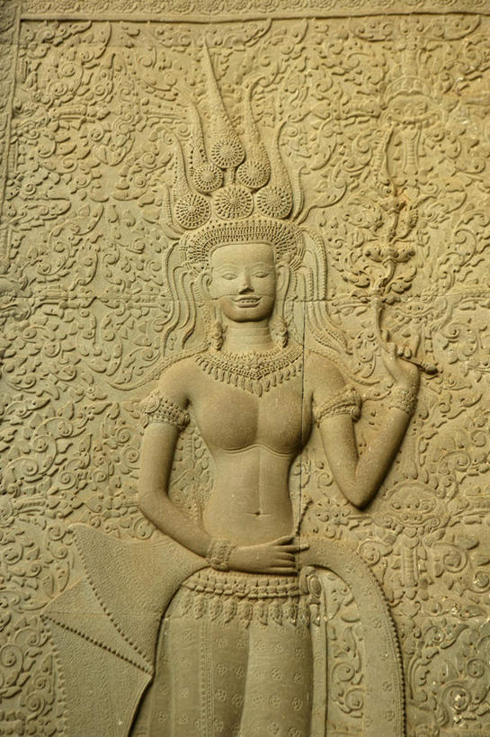 东方人,一个人,无人,坐,举,竖图,室外,白天,正面,旅游,度假,绘画,名胜古迹,标志建筑,地标,建筑,皇冠,吴哥窟,柬埔寨,亚洲,仅一个年轻女性,仅一个女性,仅一个人,遗迹,艺术,装饰,墙,注视,黄种人,古迹,文化,文物,娱乐,建设,古建筑,裸露,壁画,墙壁,墙面,观察,看,托,享受,休闲,旅游胜地,放松,观看,华丽,修饰,点缀,权威,察看,高贵,关注,裸,古文明,吴哥寺,高棉,柬埔寨王国,衬托,美观,雅致,雅观,权力,统治,吉蔑,年轻女性,女人,女性,亚洲人,王冠,画画,举起,举手,举着,向上举,向上伸,向上托,坐着,半身,彩图