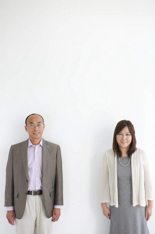 东方人,两个人,夫妻,站,笑,微笑,露齿笑,竖图,室内,白天,白色背景,正面,衬衫,爱情,亚洲,服装,浪漫,注视,休闲装,黄种人,衣服,观察,看,站着,休闲,休闲服,恩爱,恋人,摄影,服饰,影棚,观看,察看,关注,男人,男性,女人,女性,中年男性,中年女性,亚洲人,夫妇,情侣,站立,半身,彩图,影棚拍摄,衬衣,拍摄,伴侣