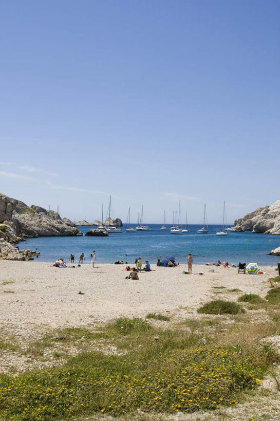 帆船,无人,竖图,室外,白天,正面,旅游,度假,马赛,草地,草坪,海浪,海洋,美景,沙滩,植物,船,法国,欧洲,许多,波纹,沙子,海岸,景观,浪花,涟漪,沙地,娱乐,草,蓝色,绿色,白色,蓝天,水纹,天空,自然,海水,交通工具,波浪,天,享受,休闲,景色,放松,晴朗,普罗旺斯,自然风光,载具,海景,万里无云,法兰西共和国,首府,水晕,法兰西第五共和国,普罗旺斯省,大海,风浪,海,海水的波动,海滩,近岸浪,涌浪,晴空,晴空万里,彩图