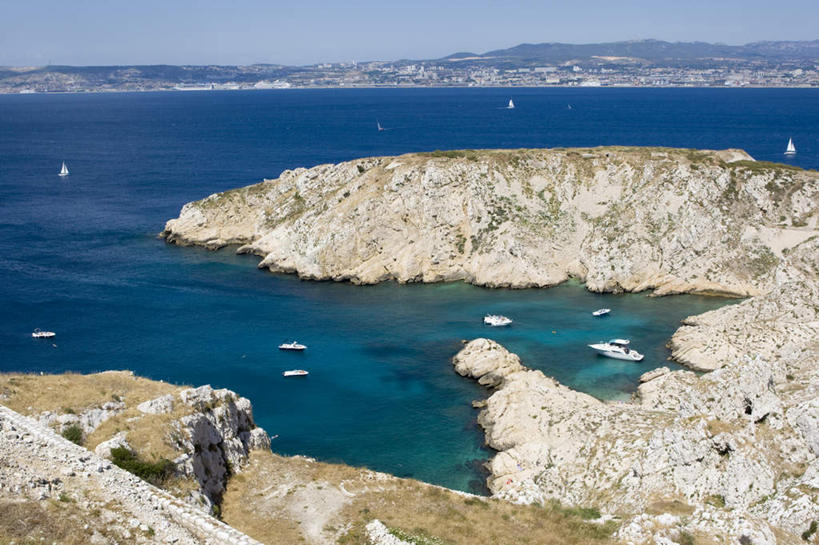 帆船,无人,家,横图,俯视,航拍,室外,白天,旅游,度假,马赛,岛屿,海浪,海洋,美景,别墅,城市风光,城市,建筑,船,法国,欧洲,许多,波纹,房屋,屋子,景观,浪花,山川,云,云朵,公寓,建筑群,游艇,涟漪,云彩,娱乐,建设,洋房,楼房,住宅,蓝色,白色,白云,蓝天,水纹,天空,海水,交通工具,波浪,天,享受,休闲,景色,放松,晴朗,普罗旺斯,鸟瞰,载具,海景,法兰西共和国,首府,水晕,法兰西第五共和国,普罗旺斯省,大海,风浪,海,海水的波动,近岸浪,列岛,群岛,涌浪,诸岛,晴空,彩图,高角度拍摄,房子