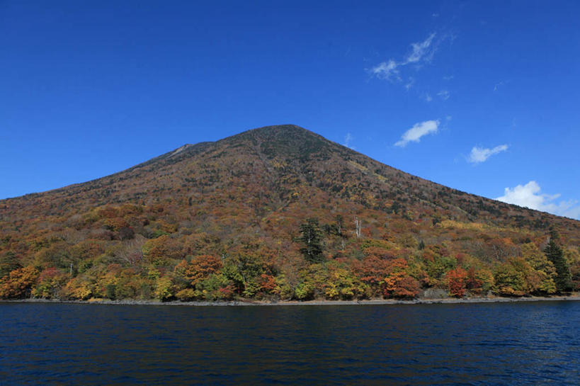 无人,横图,室外,白天,仰视,旅游,度假,湖,湖泊,美景,秋季,山,山脉,树林,水,植物,日光,日本,亚洲,波纹,湖面,景观,山峰,水流,水面,云,云朵,涟漪,山峦,云彩,娱乐,树,树木,蓝色,绿色,白云,蓝天,水纹,天空,自然,波浪,湖水,群山,天,享受,休闲,景色,放松,生长,晴朗,成长,自然风光,东亚,本州,关东地方,本州岛,日本国,栃木,栃木县,水晕,日光市,晴空,秋,秋天,彩图,低角度拍摄
