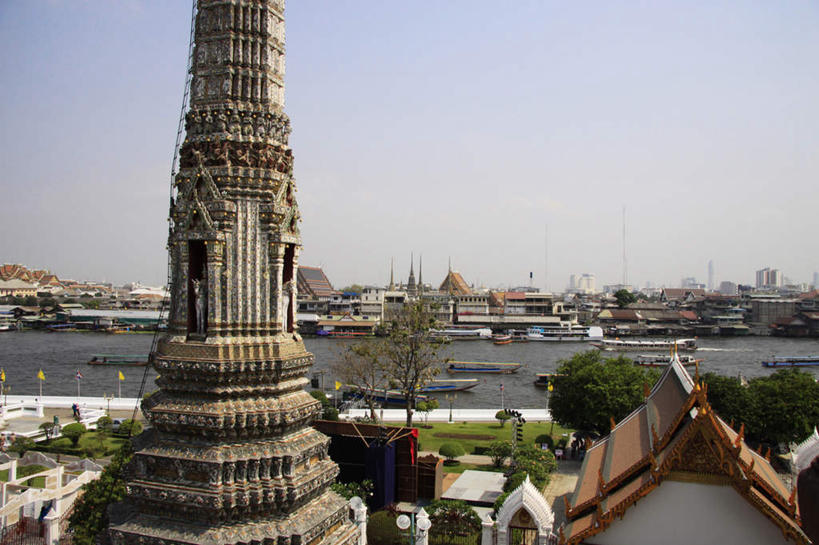 无人,寺庙,横图,俯视,航拍,室外,白天,旅游,度假,草地,草坪,名胜古迹,植物,标志建筑,地标,建筑,曼谷,泰国,亚洲,一座,节日,遗迹,建筑群,塔,首都,燃烧,古迹,文化,文物,娱乐,建设,古建筑,草,树,树木,蓝色,绿色,蓝天,天空,自然,香火,庙宇,天,祈祷,享受,休闲,健康,旅游胜地,放松,许愿,宗教,东南亚,信仰,生长,晴朗,成长,纪念,祈求,鸟瞰,古文明,万里无云,泰王国,郑王庙,平安,晴空,晴空万里,彩图,高角度拍摄,庙,寺