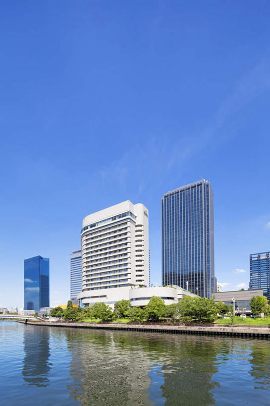 无人,高楼大厦,竖图,室外,白天,仰视,度假,河流,美景,水,天际线,植物,城市风光,城市,大厦,建筑,摩天大楼,日本,亚洲,许多,阴影,波纹,朦胧,模糊,反射,影子,河水,景观,水流,涟漪,娱乐,建设,树,树木,蓝色,绿色,倒影,蓝天,水纹,天空,自然,波浪,天,享受,休闲,景色,放松,大阪,生长,晴朗,成长,倒映,东亚,本州,万里无云,大阪府,本州岛,日本国,近畿地方,近畿,水晕,反照,晴空,晴空万里,彩图,低角度拍摄,大楼,高层建筑,高楼,摩天楼