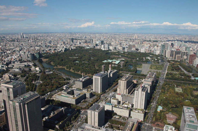 无人,高楼大厦,横图,全景,俯视,航拍,室外,白天,度假,河流,美景,树林,水,天际线,植物,城市风光,城市,大厦,道路,建筑,路,摩天大楼,公路,汽车,东京,日本,亚洲,阴影,光线,影子,河水,景观,水流,云,云朵,建筑群,交通,云彩,娱乐,建设,车,树,树木,蓝色,绿色,白云,蓝天,天空,阳光,自然,交通工具,轿车,天,享受,休闲,景色,放松,千代田区,生长,晴朗,成长,政府大楼,鸟瞰,载具,东亚,本州,关东地方,本州岛,日本国,东京都,晴空,马路,彩图,高角度拍摄,大楼,高层建筑,高楼,摩天楼