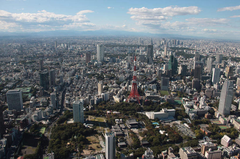 无人,学校,教学楼,操场,高楼大厦,横图,全景,俯视,航拍,室外,白天,度假,美景,树林,天际线,植物,城市风光,城市,大厦,道路,建筑,路,摩天大楼,公路,汽车,东京,日本,亚洲,一座,阴影,光线,影子,景观,云,云朵,建筑群,跑道,交通,东京铁塔,云彩,娱乐,建设,校园,车,草,树,树木,红色,蓝色,绿色,白云,蓝天,天空,阳光,自然,交通工具,轿车,天,享受,休闲,教室,景色,放松,生长,晴朗,成长,东京塔,鸟瞰,载具,东亚,本州,关东地方,本州岛,日本国,东京都,日本电波塔,晴空,马路,彩图,高角度拍摄,大楼,高层建筑,高楼,教学大楼,摩天楼