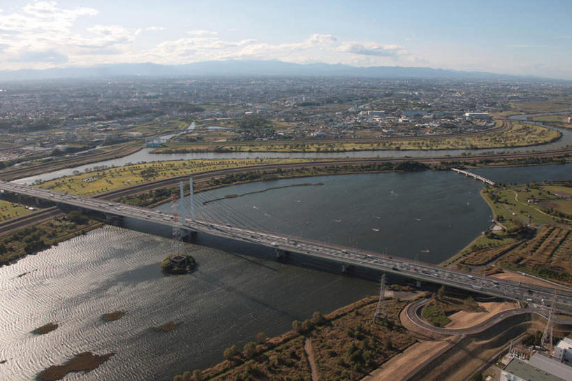 无人,高楼大厦,横图,全景,俯视,航拍,室外,白天,度假,河流,美景,树林,水,天际线,植物,城市风光,城市,大桥,大厦,道路,建筑,立交桥,路,摩天大楼,桥梁,公路,汽车,东京,日本,亚洲,阴影,光线,影子,河水,景观,水流,云,云朵,高架,建筑群,斜拉桥,桥,交通,云彩,娱乐,建设,车,树,树木,蓝色,绿色,白云,蓝天,天空,阳光,自然,交通工具,轿车,天,享受,休闲,景色,放松,生长,晴朗,成长,鸟瞰,载具,东亚,本州,关东地方,本州岛,日本国,东京都,琦玉县,晴空,马路,彩图,高角度拍摄,大楼,高层建筑,高楼,摩天楼