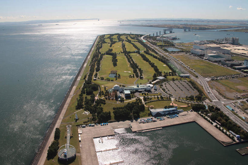 无人,家,横图,全景,俯视,航拍,室外,白天,旅游,度假,草地,草坪,海浪,海洋,美景,树林,天际线,植物,别墅,城市风光,城市,大桥,道路,建筑,立交桥,路,桥梁,公路,东京,日本,亚洲,阴影,光线,影子,房屋,屋子,景观,浪花,水平线,云,云朵,高架,公寓,建筑群,摩天轮,桥,辽阔,交通,海平线,江东区,云彩,娱乐,建设,洋房,楼房,住宅,草,树,树木,蓝色,绿色,白云,蓝天,天空,阳光,自然,海水,天,享受,休闲,广阔,景色,放松,生长,晴朗,成长,一望无际,鸟瞰,海景,东亚,本州,关东地方,本州岛,日本国,东京都,无边无际,一马平川,大海,海,海水的波动,晴空,马路,彩图,高角度拍摄,房子,水天相接,水天一线