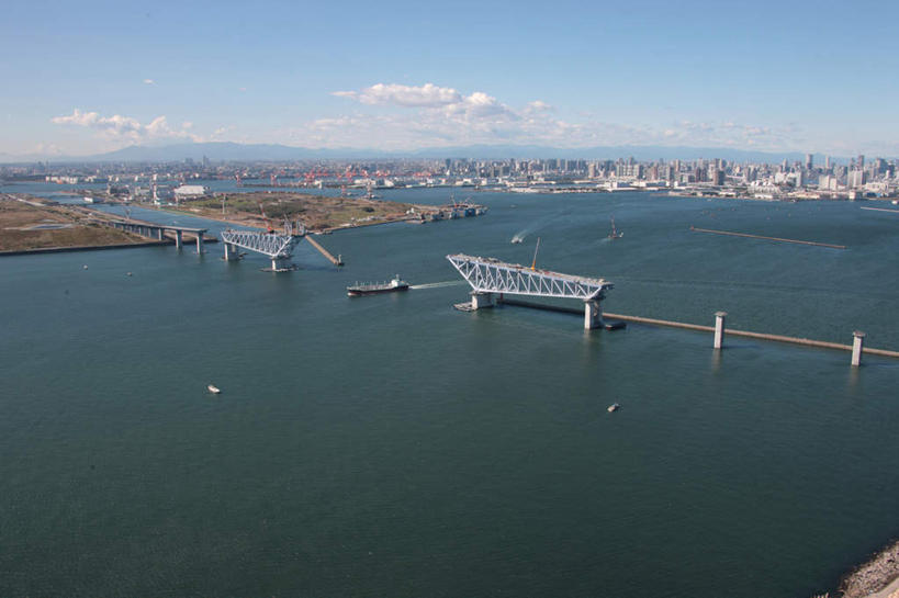 无人,家,横图,全景,俯视,航拍,室外,白天,旅游,度假,草地,草坪,海浪,海洋,美景,天际线,植物,别墅,城市风光,城市,大桥,道路,建筑,立交桥,路,轮船,桥梁,公路,船,东京,日本,亚洲,阴影,光线,影子,房屋,屋子,景观,浪花,水平线,云,云朵,高架,公寓,建筑群,桥,辽阔,交通,海平线,江东区,云彩,娱乐,建设,洋房,楼房,住宅,草,蓝色,绿色,白云,蓝天,天空,阳光,自然,海水,交通工具,天,享受,休闲,广阔,景色,放松,生长,晴朗,成长,一望无际,鸟瞰,载具,海景,东亚,本州,关东地方,本州岛,日本国,东京都,无边无际,一马平川,大海,海,海水的波动,晴空,马路,彩图,高角度拍摄,房子,水天相接,水天一线