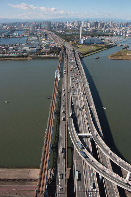 无人,家,竖图,全景,俯视,航拍,室外,白天,旅游,度假,草地,草坪,海浪,海洋,美景,天际线,植物,别墅,城市风光,城市,大桥,道路,建筑,立交桥,路,轮船,桥梁,公路,船,汽车,东京,日本,亚洲,阴影,光线,影子,房屋,屋子,景观,浪花,水平线,云,云朵,高架,公寓,建筑群,桥,辽阔,交通,海平线,江东区,云彩,娱乐,建设,洋房,楼房,住宅,车,草,蓝色,绿色,白云,蓝天,天空,阳光,自然,海水,交通工具,轿车,天,享受,休闲,广阔,景色,放松,生长,晴朗,成长,一望无际,鸟瞰,载具,海景,东亚,本州,关东地方,本州岛,日本国,东京都,无边无际,一马平川,大海,海,海水的波动,晴空,马路,彩图,高角度拍摄,房子,水天相接,水天一线