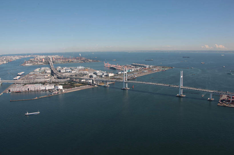 无人,码头,横图,全景,俯视,航拍,室外,白天,度假,海洋,美景,天际线,城市风光,城市,大桥,港口,立交桥,轮船,桥梁,船,神奈川,日本,亚洲,阴影,光线,影子,景观,水平线,高架,桥,辽阔,海平线,神奈川县,娱乐,蓝色,蓝天,天空,阳光,海水,交通工具,天,享受,休闲,广阔,景色,放松,晴朗,一望无际,鸟瞰,载具,海景,东亚,本州,万里无云,关东地方,本州岛,日本国,无边无际,一马平川,大海,海,海水的波动,晴空,晴空万里,彩图,高角度拍摄,摆渡口,埠头,渡口,渡头,港湾,海港,货运码头,口岸,商港,水天相接,水天一线