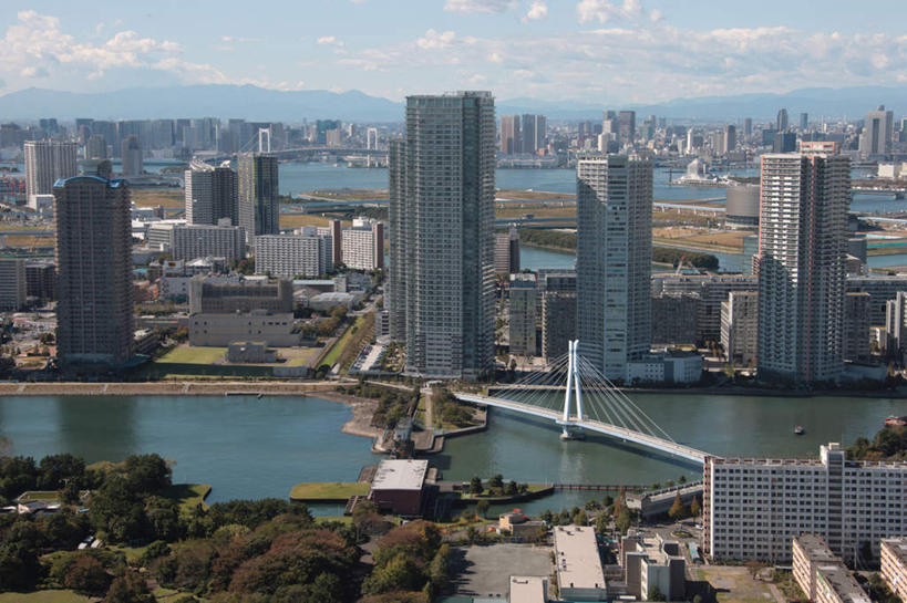 无人,高楼大厦,横图,俯视,航拍,室外,白天,度假,草地,草坪,湖,湖泊,美景,树林,水,植物,城市风光,标志建筑,城市,大桥,大厦,地标,建筑,立交桥,摩天大楼,桥梁,东京,日本,亚洲,阴影,波纹,光线,影子,湖面,景观,水流,水面,云,云朵,高架,斜拉桥,桥,涟漪,江东区,云彩,娱乐,建设,草,树,树木,蓝色,绿色,白云,蓝天,水纹,天空,阳光,自然,波浪,湖水,天,享受,休闲,景色,放松,生长,晴朗,成长,鸟瞰,东亚,本州,关东地方,本州岛,日本国,东京都,水晕,晴空,彩图,高角度拍摄,大楼,高层建筑,高楼,摩天楼