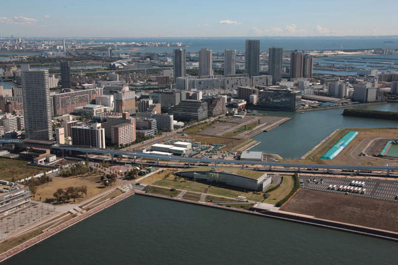 无人,高楼大厦,横图,全景,俯视,航拍,室外,白天,度假,草地,海洋,美景,树林,天际线,植物,城市风光,城市,大桥,大厦,建筑,立交桥,路,摩天大楼,桥梁,东京,日本,亚洲,阴影,光线,影子,景观,云,云朵,高架,建筑群,斜拉桥,桥,交通,江东区,云彩,娱乐,建设,草,树,树木,蓝色,绿色,白云,蓝天,天空,阳光,自然,海水,天,享受,休闲,景色,放松,运输,生长,晴朗,成长,鸟瞰,海景,东亚,本州,关东地方,本州岛,日本国,东京都,大海,海,晴空,彩图,高角度拍摄,大楼,高层建筑,高楼,摩天楼