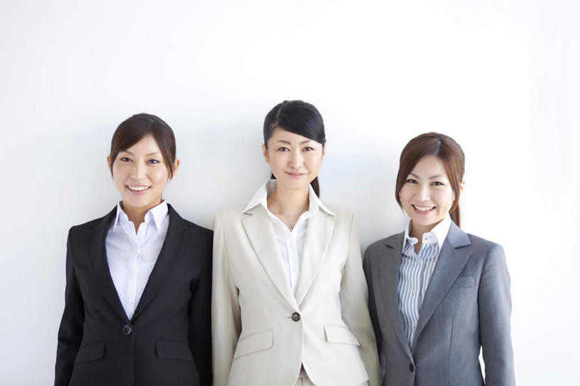 东方人,三个人,同事,商务人士,商务女性,站,笑,说,微笑,露齿笑,横图,室内,白天,白色背景,正面,讨论,成功,合作,团队,集体,信心,亚洲,套装,注视,黄种人,队伍,观察,看,站着,摄影,影棚,观看,察看,领导,成就,关注,商务装,合伙,领袖,工薪阶层,背手,交流,年轻女性,女人,女性,亚洲人,白领,上班族,沟通,讲话,交谈,商讨,说话,谈话,站立,半身,彩图,影棚拍摄,拍摄