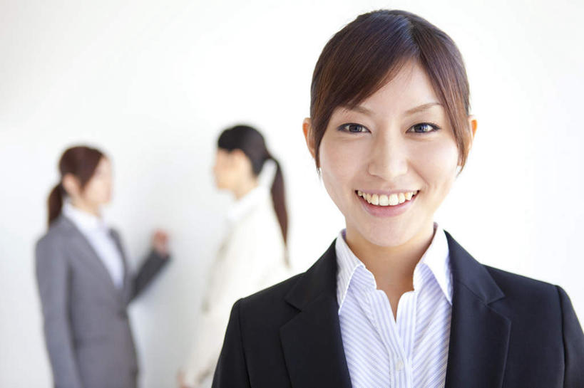 东方人,三个人,同事,商务人士,商务女性,站,笑,微笑,露齿笑,横图,室内,白天,白色背景,正面,成功,合作,团队,集体,信心,亚洲,套装,朦胧,模糊,注视,黄种人,队伍,观察,看,站着,抬手,摄影,影棚,观看,察看,领导,成就,关注,商务装,合伙,领袖,工薪阶层,年轻女性,女人,女性,亚洲人,白领,上班族,站立,半身,彩图,影棚拍摄,拍摄