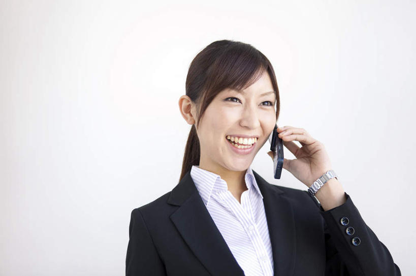 东方人,一个人,商务人士,商务女性,站,笑,说,打电话,微笑,露齿笑,横图,室内,白天,白色背景,正面,讨论,电话,手机,亚洲,仅一个年轻女性,仅一个女性,仅一个人,套装,时间,时钟,手表,拿,听,计时,拿着,注视,黄种人,通讯设备,钟表,观察,看,站着,表,摄影,影棚,观看,腕表,察看,关注,商务装,工薪阶层,交流,年轻女性,女人,女性,亚洲人,白领,上班族,钟,沟通,讲话,交谈,商讨,说话,谈话,通话,站立,半身,彩图,影棚拍摄,拍摄