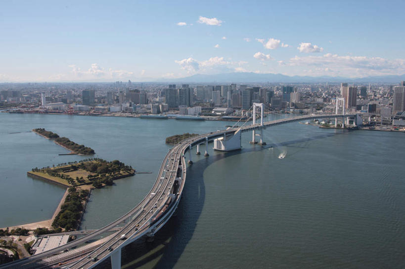 无人,高楼大厦,横图,全景,俯视,航拍,室外,白天,度假,草地,草坪,海洋,美景,树林,天际线,植物,城市风光,城市,大桥,大厦,建筑,立交桥,路,摩天大楼,桥梁,东京,日本,亚洲,阴影,光线,影子,地平线,景观,云,云朵,高架,斜拉桥,桥,地面,交通,云彩,娱乐,建设,草,树,树木,蓝色,绿色,白云,蓝天,天空,阳光,自然,海水,天,享受,休闲,景色,放松,运输,生长,晴朗,成长,鸟瞰,海景,东亚,本州,关东地方,本州岛,日本国,东京都,县厅,港区,东京市,大海,海,晴空,彩图,高角度拍摄,大楼,高层建筑,高楼,摩天楼