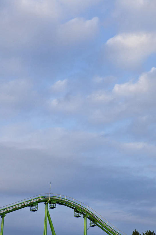 无人,游乐园,竖图,室外,白天,仰视,旅游,度假,游戏,美景,游乐场,金属制品,日本,亚洲,金属,景观,云,云朵,玩,云彩,娱乐,刺激,过山车,蓝色,白云,蓝天,天空,自然,天,享受,休闲,景色,放松,晴朗,活动,发泄,消遣,智力,自然风光,东亚,本州,茨城,茨城县,关东地方,本州岛,日本国,宣泄,乐园,晴空,玩耍,嬉戏,彩图,低角度拍摄
