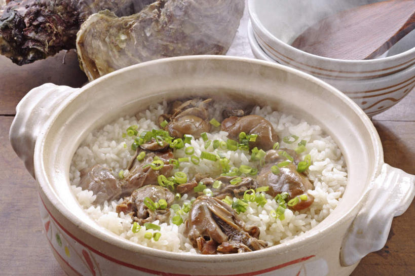 海鲜,米饭,无人,横图,俯视,室内,特写,白天,烹饪,餐桌,桌子,厨具,金属制品,阴影,反射,金属,锅子,影子,陶瓷,日本料理,料理,食品,饭勺,陶瓷制品,牡蛎,饭,锅,水产,菜肴,美食,海洋生物,食物,两个,一个,红色,白色,碗,日式料理,日式,佳肴,单个,餐台,锅具,生蚝,五谷,水生动物,海产品,水生物,海底动物,烹饪用具,烹调用具,烹调,彩图,高角度拍摄