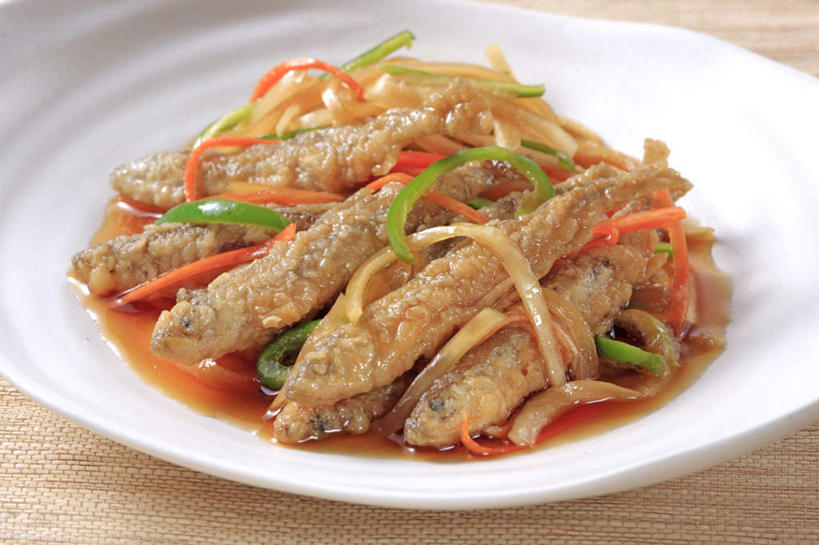 无人,横图,俯视,室内,特写,白天,烹饪,餐桌,桌面,桌子,辣椒,餐具,碟子,盘,调料,日本料理,料理,食品,鱼酱,调味品,调味料,菜肴,美食,食物,盘子,碟,日式料理,日式,摄影,佳肴,影棚,餐台,辣角,红海椒,大椒,辣虎,广椒,开胃酱,辣子,红辣椒,海椒,番椒,彩图,高角度拍摄,影棚拍摄,拍摄