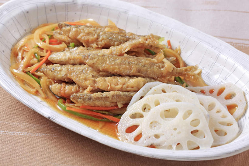 无人,横图,俯视,室内,特写,白天,烹饪,餐桌,桌面,桌子,辣椒,蔬菜,餐具,新鲜,碟子,盘,调料,日本料理,料理,食品,鱼酱,调味品,调味料,藕,菜肴,美食,食物,盘子,碟,日式料理,日式,摄影,佳肴,有机食品,绿色食品,影棚,餐台,辣角,红海椒,大椒,辣虎,广椒,开胃酱,莲藕,辣子,红辣椒,海椒,番椒,彩图,高角度拍摄,影棚拍摄,拍摄