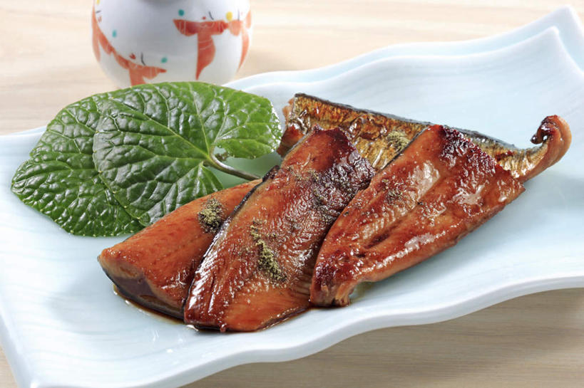 海鲜,无人,横图,俯视,室内,特写,白天,烹饪,餐桌,桌面,桌子,餐具,叶子,装饰,秋刀鱼,碟子,壶,盘,日本料理,料理,食品,绿叶,水产,菜肴,美食,海洋生物,水壶,食物,一个,盘子,茶壶,碟,日式料理,日式,嫩叶,摄影,佳肴,影棚,三条,竹刀鱼,单个,餐台,华丽,修饰,刀鱼,点缀,水生动物,海产品,水生物,海底动物,衬托,美观,雅致,雅观,叶,叶片,彩图,高角度拍摄,影棚拍摄,拍摄