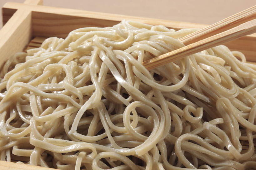 面食,面条,无人,横图,俯视,室内,特写,白天,烹饪,餐桌,筷子,桌面,桌子,餐具,一双,碟子,盘,面,日本料理,料理,食品,文化,传统,拉面,菜肴,美食,食物,盘子,碟,日式料理,日式,摄影,荞麦面,佳肴,影棚,餐台,礼节,礼仪,进餐用具,彩图,高角度拍摄,影棚拍摄,拍摄