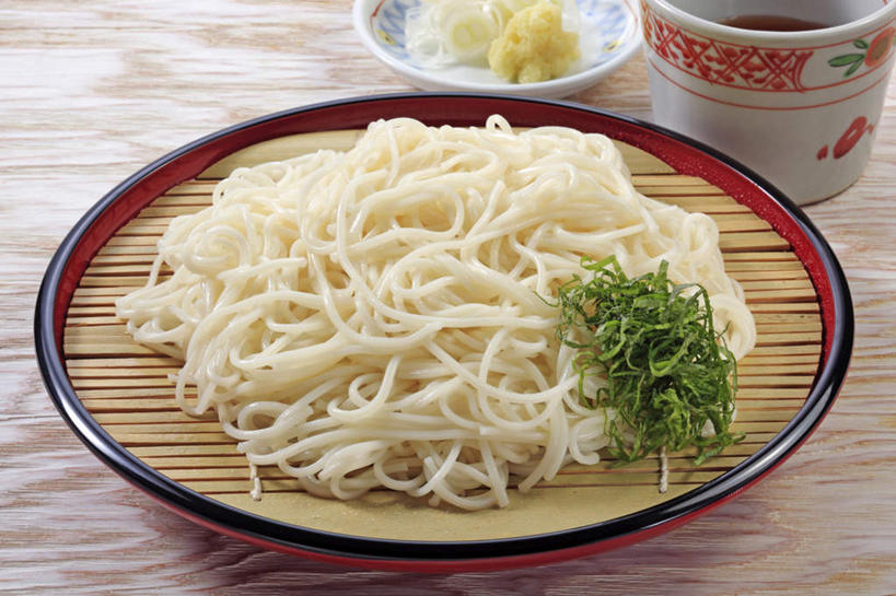 面食,面条,无人,横图,俯视,室内,特写,白天,烹饪,餐桌,桌面,桌子,蔬菜,餐具,葱,青葱,调料,酱汁,面,日本料理,料理,食品,调味品,调味料,菜肴,美食,食物,碗,日式料理,日式,摄影,佳肴,影棚,餐台,进餐用具,烹调用具,彩图,高角度拍摄,影棚拍摄,拍摄