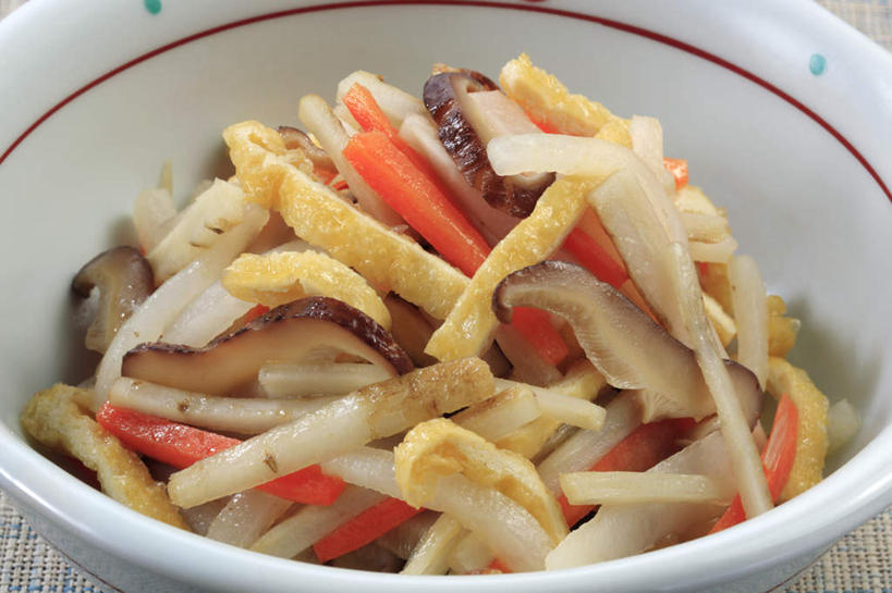 无人,横图,俯视,室内,特写,白天,烹饪,餐桌,桌面,桌子,萝卜,胡萝卜,白萝卜,蔬菜,餐具,一堆,许多,堆叠,堆积,新鲜,菌菇,蘑菇,日本料理,料理,食品,菌类,菜肴,美食,食物,碗,日式料理,日式,食用菌,摄影,佳肴,有机食品,绿色食品,影棚,餐台,堆,进餐用具,烹调用具,莱菔,红萝卜,甘荀,彩图,高角度拍摄,影棚拍摄,拍摄