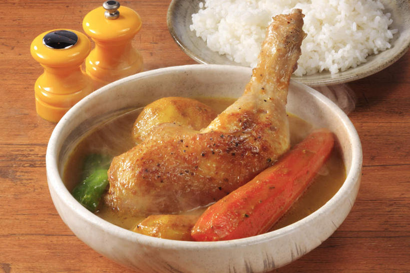 帆船,咖哩,无人,横图,俯视,室内,特写,白天,烹饪,餐桌,桌面,桌子,船,萝卜,胡萝卜,餐具,青椒,调料,鸡肉,肉,日本料理,料理,食品,调味品,调味料,咖喱,菜肴,美食,肉类,食物,两个,瓶子,塑料制品,碗,交通工具,日式料理,塑料瓶,摄影,佳肴,影棚,餐台,载具,肉食,大椒,菜椒,进餐用具,烹调用具,甜椒,柿子椒,红萝卜,甘荀,灯笼椒,彩图,高角度拍摄,影棚拍摄,拍摄